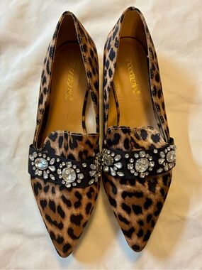 Shoedazzle Cheetah Print shoe Size 7 Leopard shoe size 7 with rhinestones